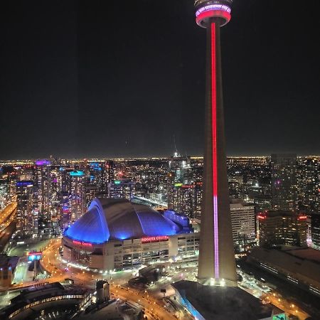 Two Bd Cn Tower And Lake Ontario View Toronto Luaran gambar