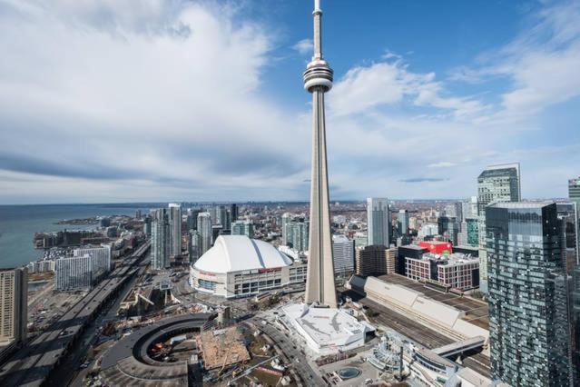 Two Bd Cn Tower And Lake Ontario View Toronto Luaran gambar