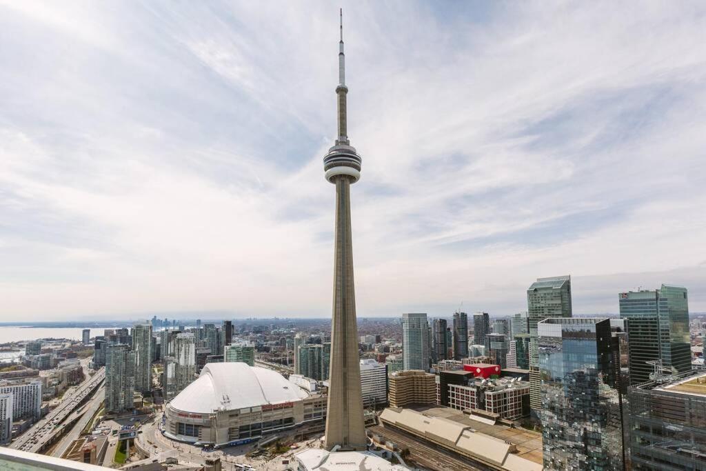 Two Bd Cn Tower And Lake Ontario View Toronto Luaran gambar