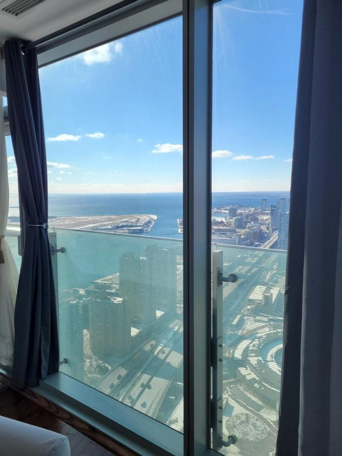 Two Bd Cn Tower And Lake Ontario View Toronto Luaran gambar
