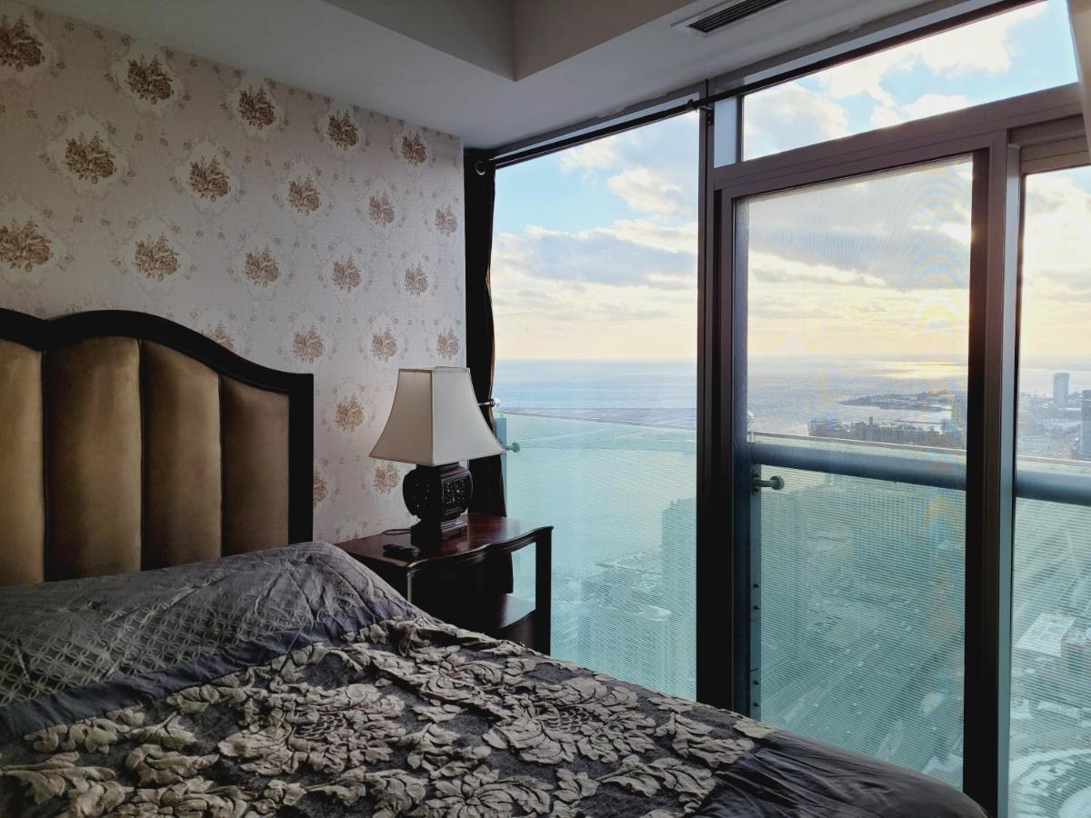 Two Bd Cn Tower And Lake Ontario View Toronto Luaran gambar