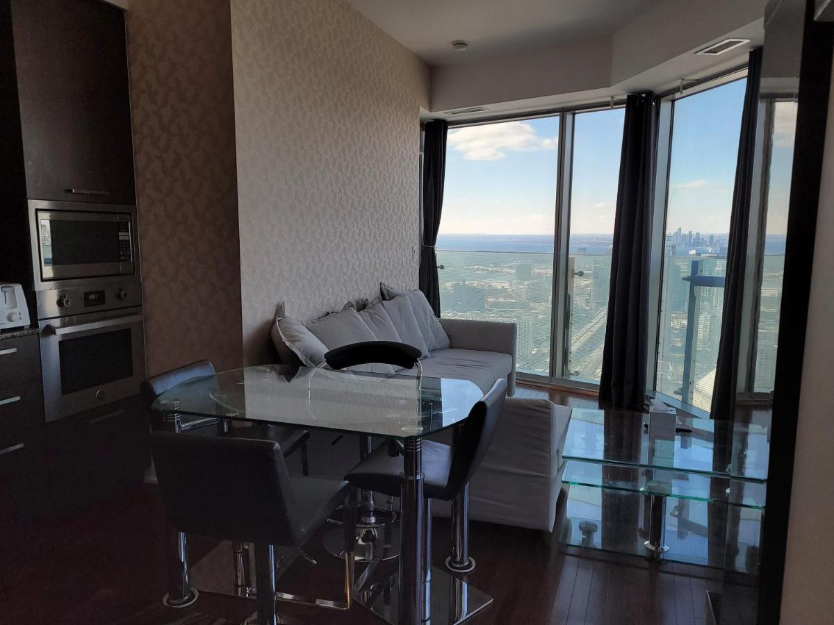 Two Bd Cn Tower And Lake Ontario View Toronto Luaran gambar